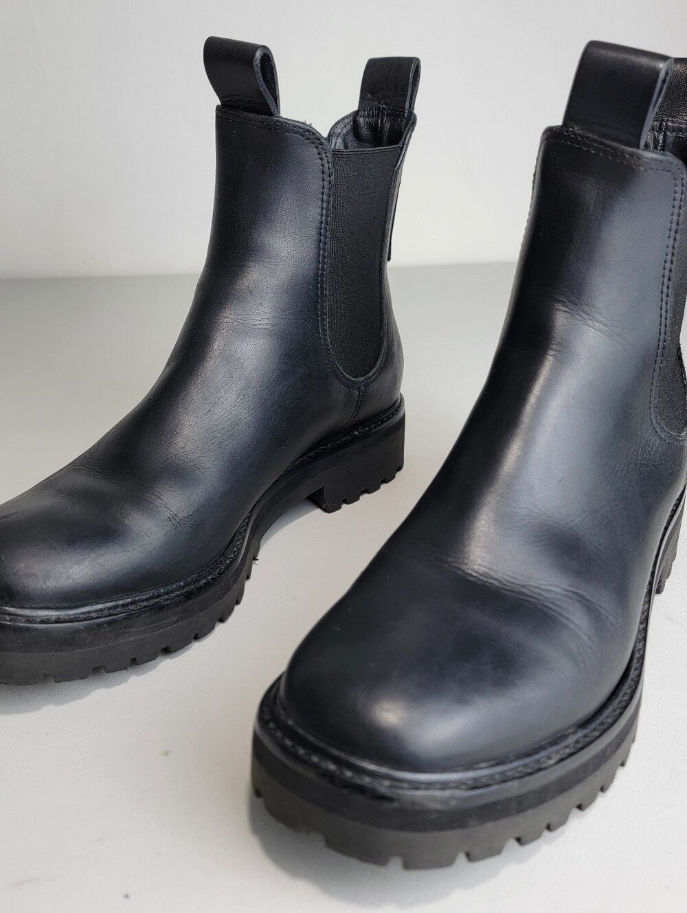Everlane "The Lug" Sole Chelsea Boots Size 8 Black Leather Ankle Booties 90s Y2K - Picture 4 of 16